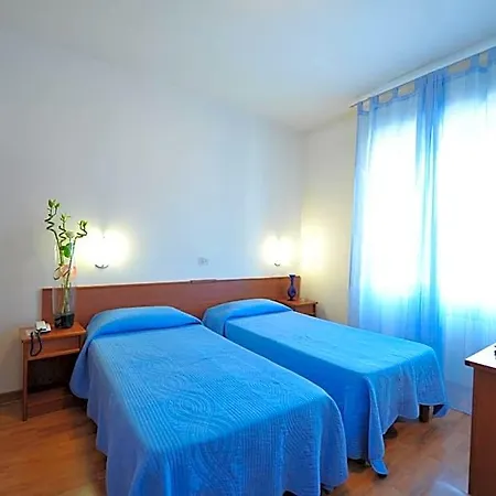 Astor Hotel 2*